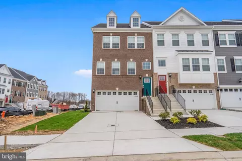 210 Birdie Ct, Pikesville, MD 21208