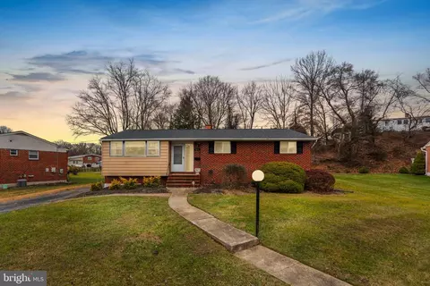 904 Dropleaf Ct, Pikesville, MD 21208