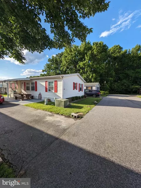 606 Tee Jay Ln, Dundalk, MD 21222 photo 2