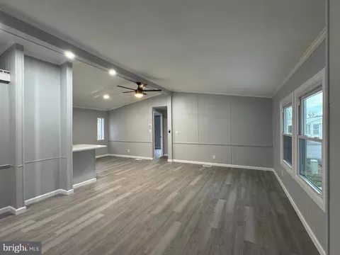 606 Tee Jay Ln, Dundalk, MD 21222 photo 4