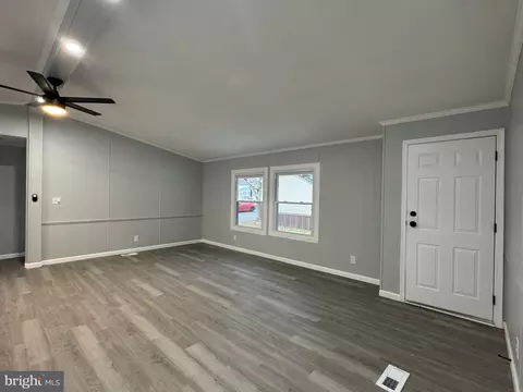 606 Tee Jay Ln, Dundalk, MD 21222 photo 5