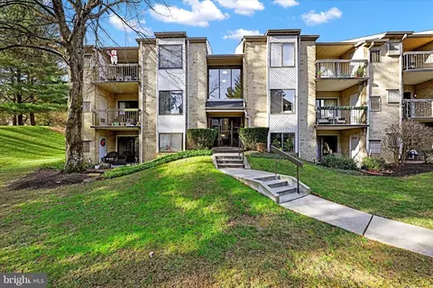 8 Bailiffs Ct #301, Lutherville Timonium, MD 21093