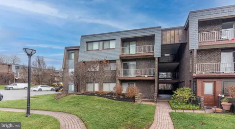 37 Stonehenge Cir #37-3, Pikesville, MD 21208