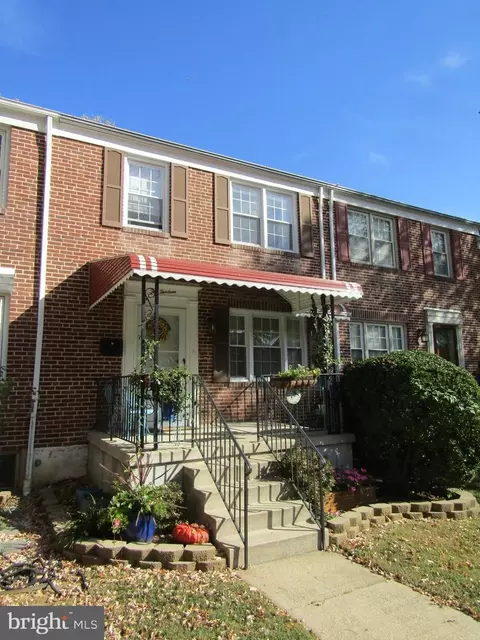 213 W Medwick Garth, Catonsville, MD 21228