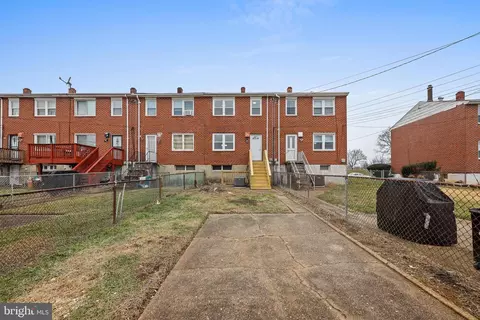 Exterior - 4353 Crest Heights Rd, Baltimore, MD 21215 photo 3 of 3