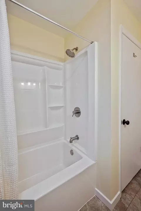 Bath - 4353 Crest Heights Rd, Baltimore, MD 21215 photo 4 of 5