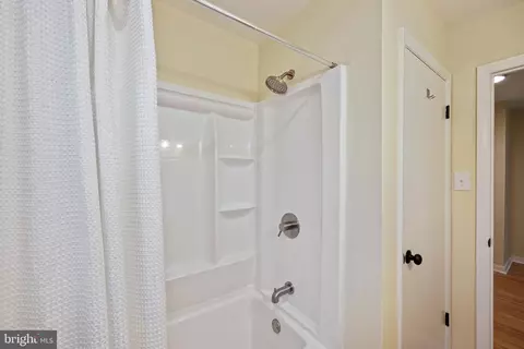 Bath - 4353 Crest Heights Rd, Baltimore, MD 21215 photo 5 of 5