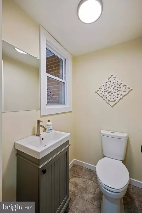 Bath - 4353 Crest Heights Rd, Baltimore, MD 21215 photo 1 of 5