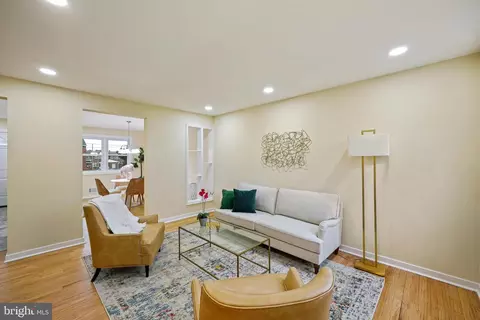 Living - 4353 Crest Heights Rd, Baltimore, MD 21215 photo 2 of 5