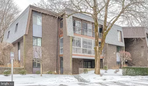 12 Stonehenge Cir #12-1, Pikesville, MD 21208