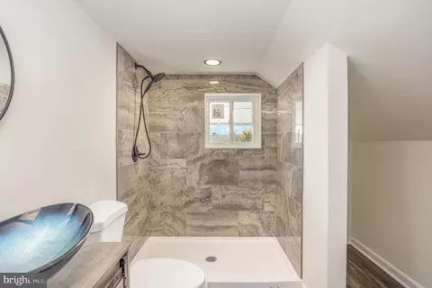 Bath - 1239 Willow Rd, Dundalk, MD 21222 photo 1 of 5