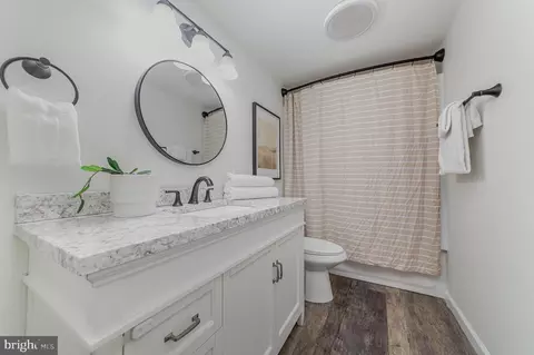 Bath - 1239 Willow Rd, Dundalk, MD 21222 photo 4 of 5