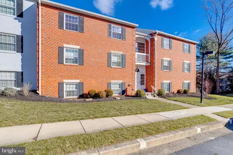 10 Gurteen Ct #301, Lutherville Timonium, MD 21093