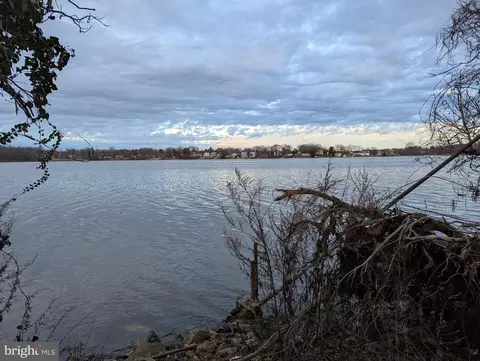 View/Area - 8212 Diamond Point Rd, Baltimore, MD 21224 photo 3 of 4