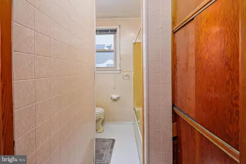 Entry Way - 7405 Chesapeake Ave, Edgemere, MD 21219 photo 5 of 6