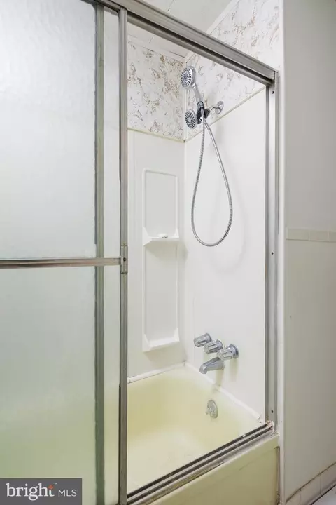 Bath - 7405 Chesapeake Ave, Edgemere, MD 21219 photo 2 of 3