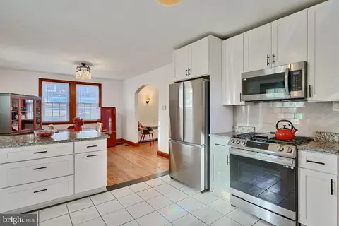 Kitchen - 3004 Dunmore Rd, Dundalk, MD 21222 photo 4 of 5