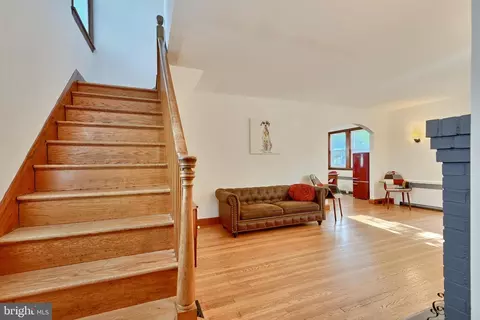 Entry Way - 3004 Dunmore Rd, Dundalk, MD 21222 photo 1 of 4