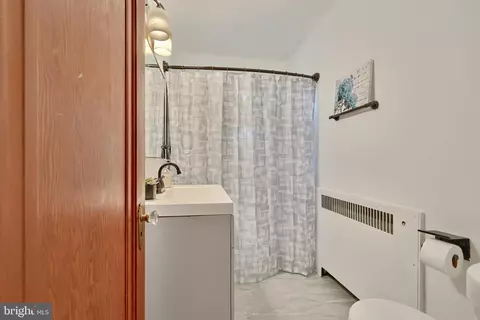 Entry Way - 3004 Dunmore Rd, Dundalk, MD 21222 photo 4 of 4