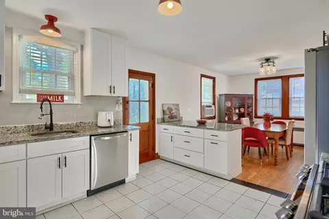 Kitchen - 3004 Dunmore Rd, Dundalk, MD 21222 photo 5 of 5