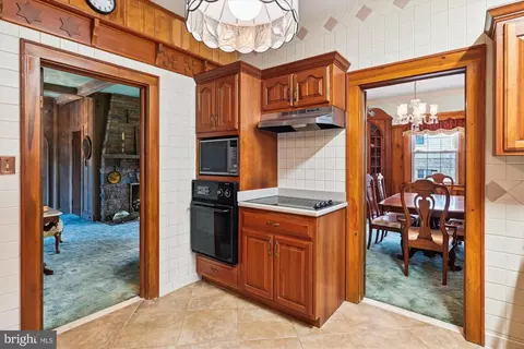 Entry Way - 614 Gun, Halethorpe, MD 21227 photo 3 of 14