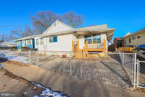 4 Elm Dr, Middle River, MD 21220