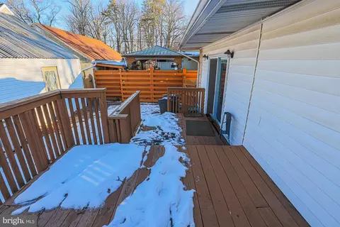 Exterior - 4 Elm Dr, Middle River, MD 21220 photo 5 of 7