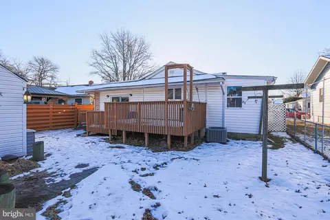 Exterior - 4 Elm Dr, Middle River, MD 21220 photo 6 of 7