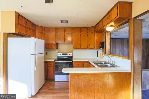 Kitchen - 4 Elm Dr, Middle River, MD 21220 photo 1 of 2