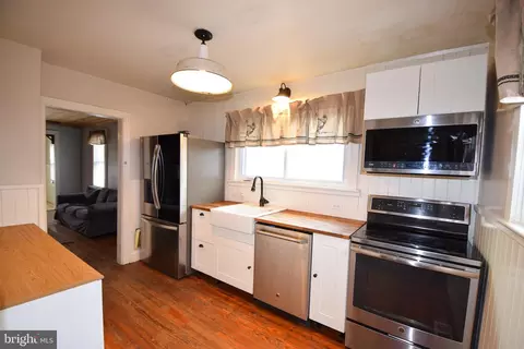 8142 Bletzer Rd, Dundalk, MD 21222