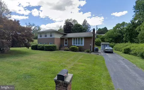 10 Sunnyview Dr, Phoenix, MD 21131