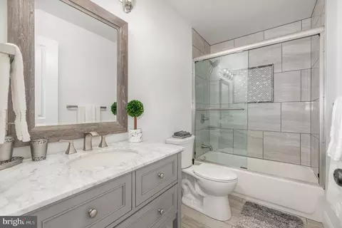 Bath - 2824 Wells Ave, Sparrows Point, MD 21219 photo 4 of 4