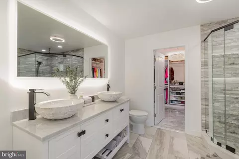 Bath - 2824 Wells Ave, Sparrows Point, MD 21219 photo 2 of 4
