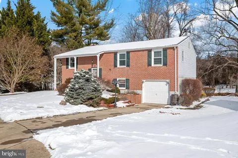 7 Hallbrook Ct, Nottingham, MD 21236