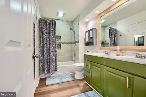 Bath - 13 Cedarcone Ct, Nottingham, MD 21236 photo 7 of 8