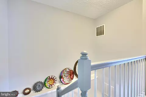 Entry Way - 13 Cedarcone Ct, Nottingham, MD 21236 photo 4 of 6