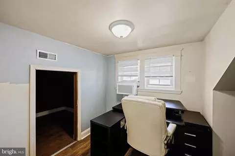 Entry Way - 1014 Leeds Ave, Baltimore, MD 21229 photo 4 of 4