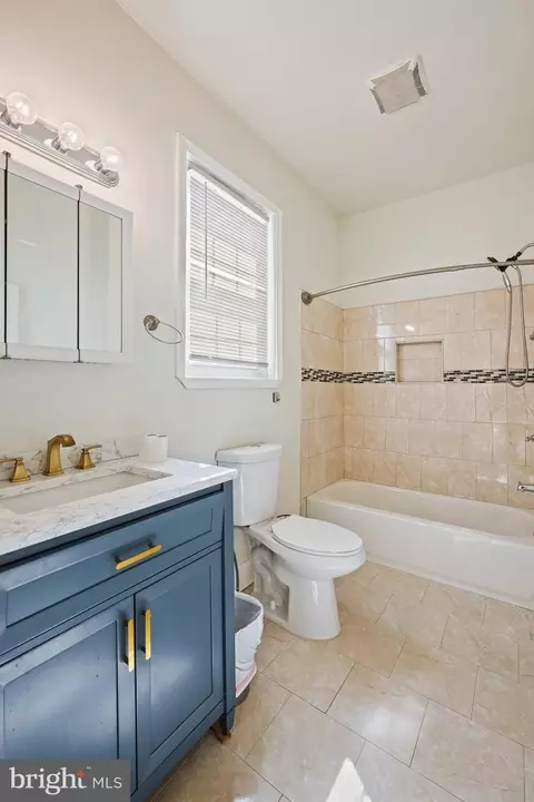 Bath - 1014 Leeds Ave, Baltimore, MD 21229 photo 1 of 5