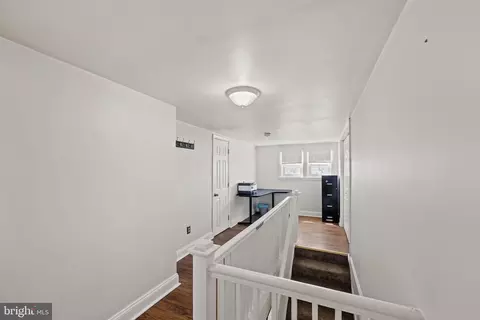 Entry Way - 1014 Leeds Ave, Baltimore, MD 21229 photo 2 of 4