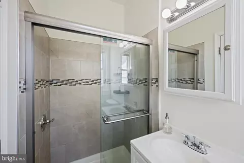 Bath - 1014 Leeds Ave, Baltimore, MD 21229 photo 4 of 5