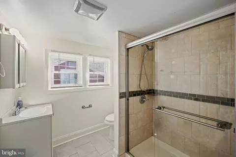 Entry Way - 1014 Leeds Ave, Baltimore, MD 21229 photo 3 of 4