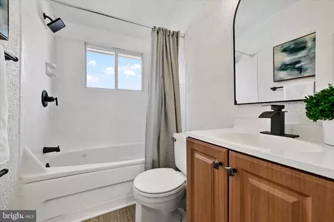 Bath - 1945 Ormand Rd, Dundalk, MD 21222 photo 1 of 4
