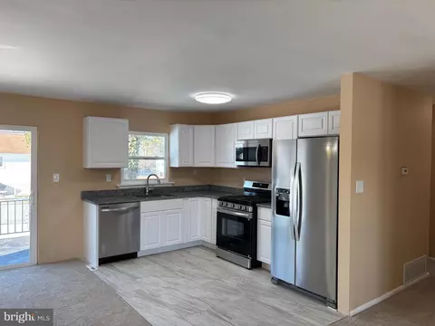 3122 Rheims Rd, Windsor Mill, MD 21244 photo 9