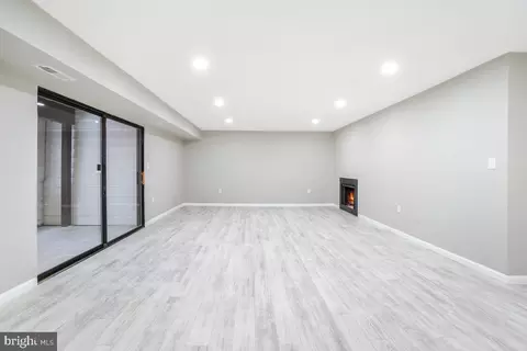 Living - 8 Longstream Ct #101, Baltimore, MD 21209 photo 2 of 8