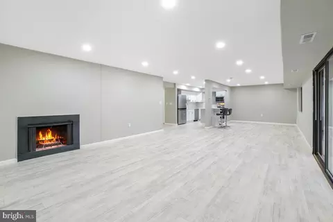 Living - 8 Longstream Ct #101, Baltimore, MD 21209 photo 5 of 8