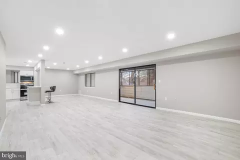 Living - 8 Longstream Ct #101, Baltimore, MD 21209 photo 7 of 8