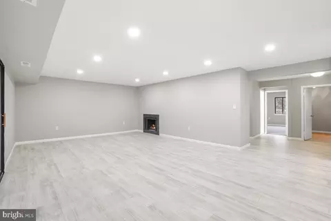 Living - 8 Longstream Ct #101, Baltimore, MD 21209 photo 4 of 8