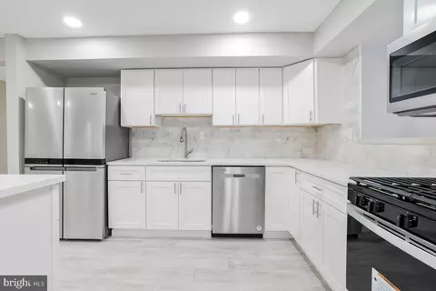 Entry Way - 8 Longstream Ct #101, Baltimore, MD 21209 photo 3 of 4