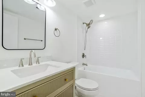 Bath - 8 Longstream Ct #101, Baltimore, MD 21209 photo 1 of 3
