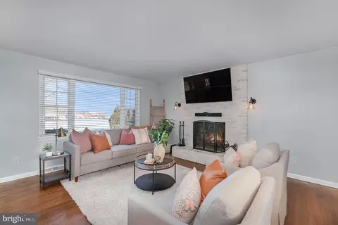 Living - 6403 Lewis Rd, Baldwin, MD 21013 photo 2 of 2
